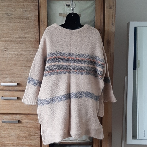 Free People Sweater - Picture 2 of 4